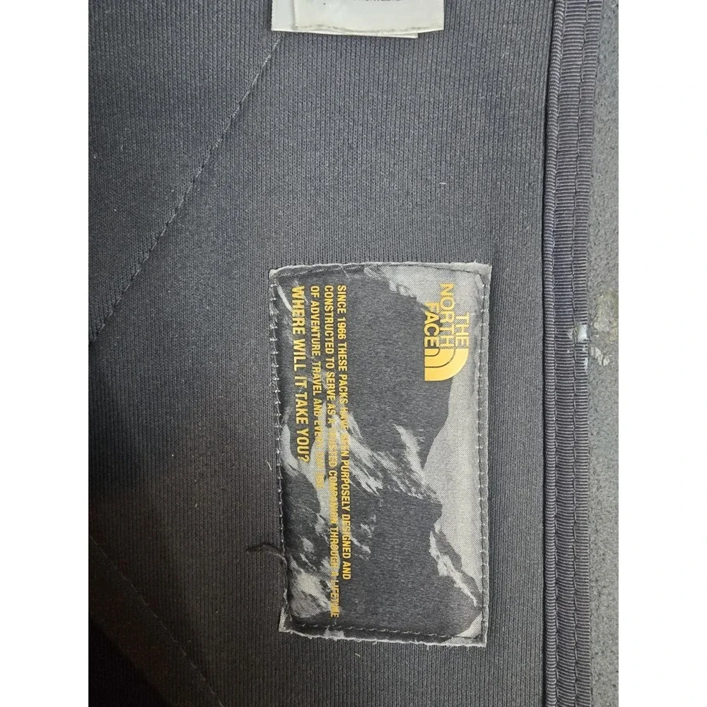 The North Face Borealis Men's Backpack - Black 28-liter pack front‎ crisscross
